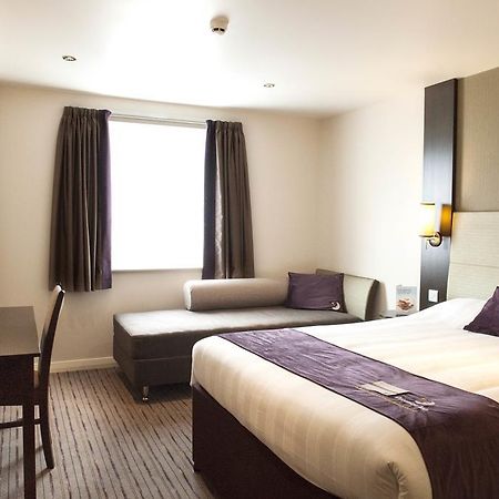 Premier Inn Falkirk - Larbert ภายนอก รูปภาพ