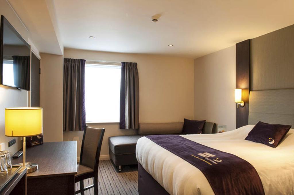 Premier Inn Falkirk - Larbert ภายนอก รูปภาพ