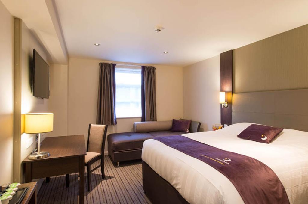 Premier Inn Falkirk - Larbert ภายนอก รูปภาพ