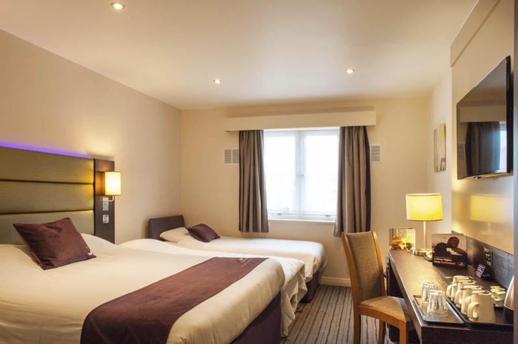 Premier Inn Falkirk - Larbert ภายนอก รูปภาพ
