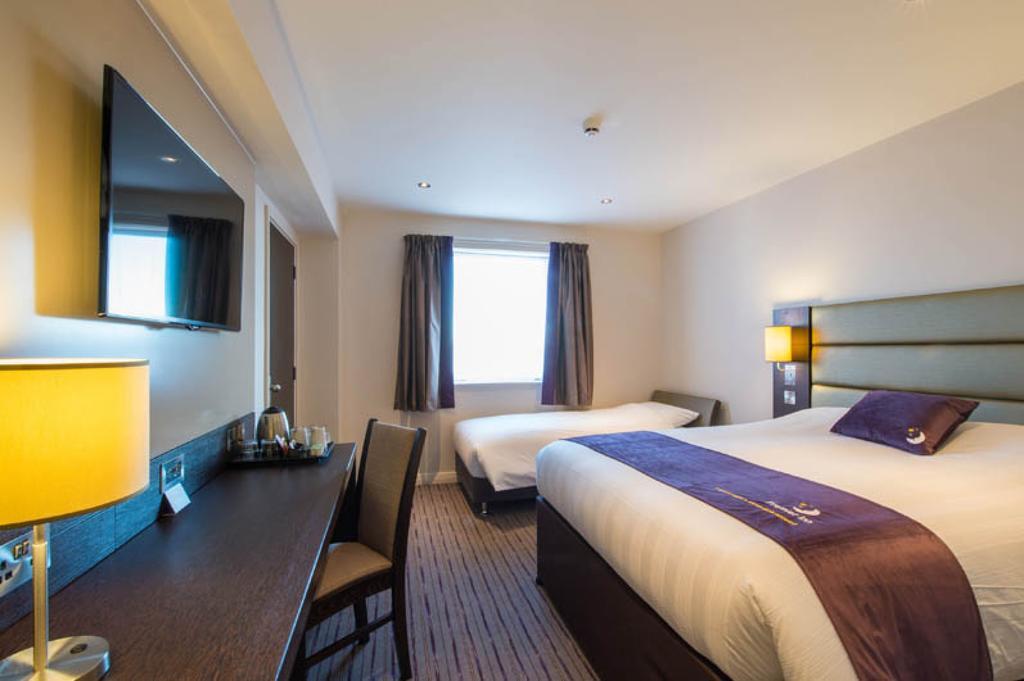 Premier Inn Falkirk - Larbert ภายนอก รูปภาพ