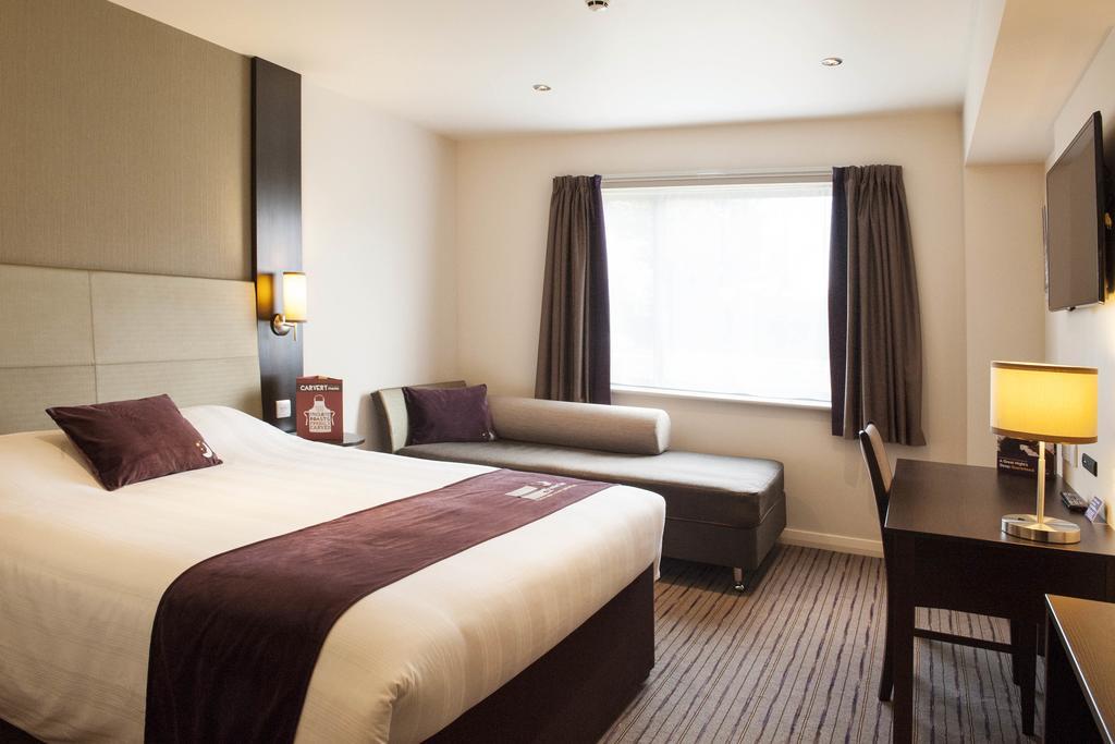 Premier Inn Falkirk - Larbert ภายนอก รูปภาพ