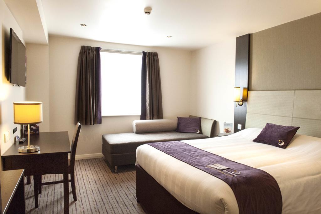 Premier Inn Falkirk - Larbert ภายนอก รูปภาพ