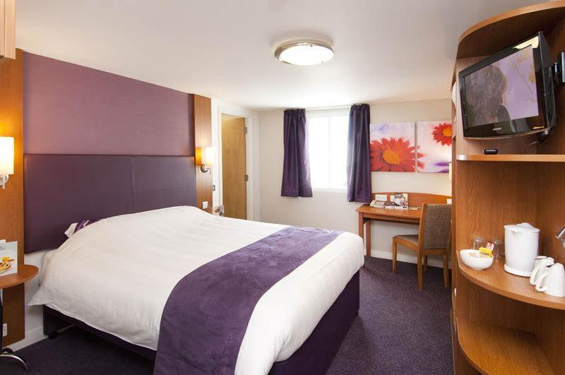 Premier Inn Falkirk - Larbert ภายนอก รูปภาพ