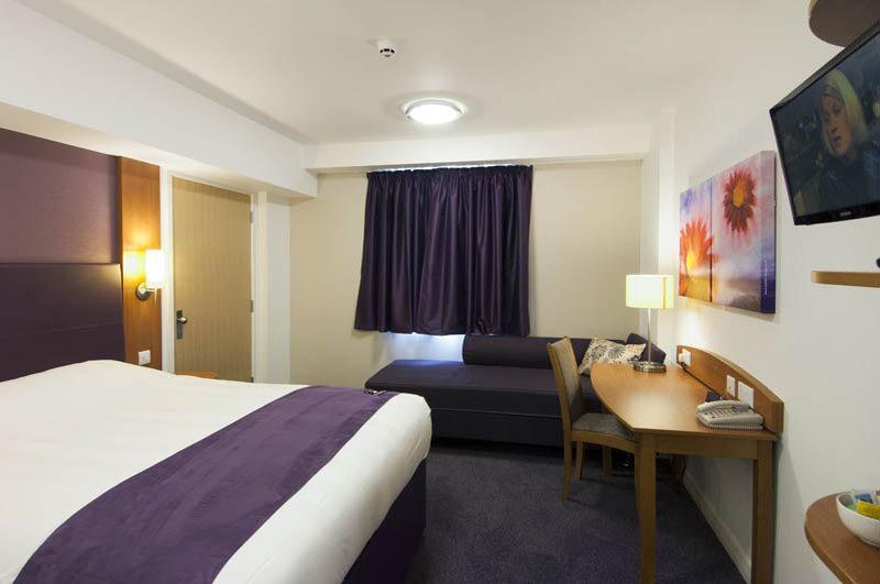 Premier Inn Falkirk - Larbert ภายนอก รูปภาพ